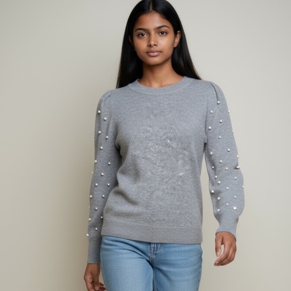 LOFT Sweaters - LOFT ladies gray with pearl accessory long sleeves sweater XS